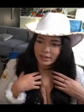 Twitch Slut Farms Subs By Showing Her Fat Tits | Cinna | Streamer | American |