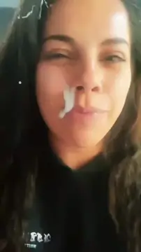 La putita de Lizbeth Rodríguez recibe corrida en la cara