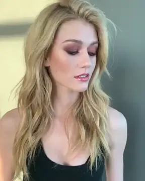 Katherine McNamara🇺🇸