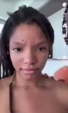 halle bailey Tit slip