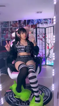 Froggy slippers with a slutty goth twist