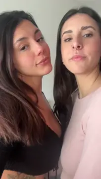 Kiss to eat girlskissing