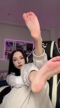 sluts showing off their pretty feet