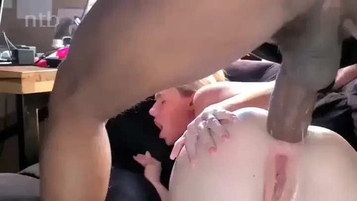 Blonde gets her ass stretched