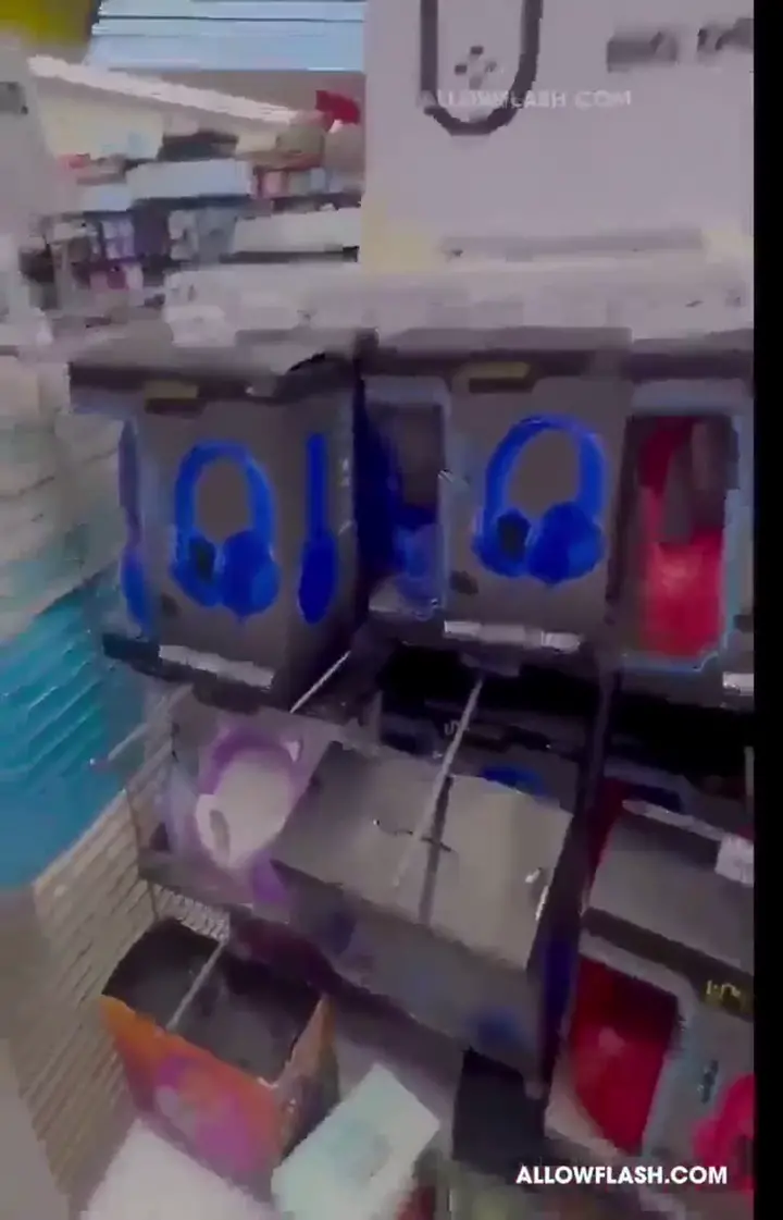 MILF sucking in the store