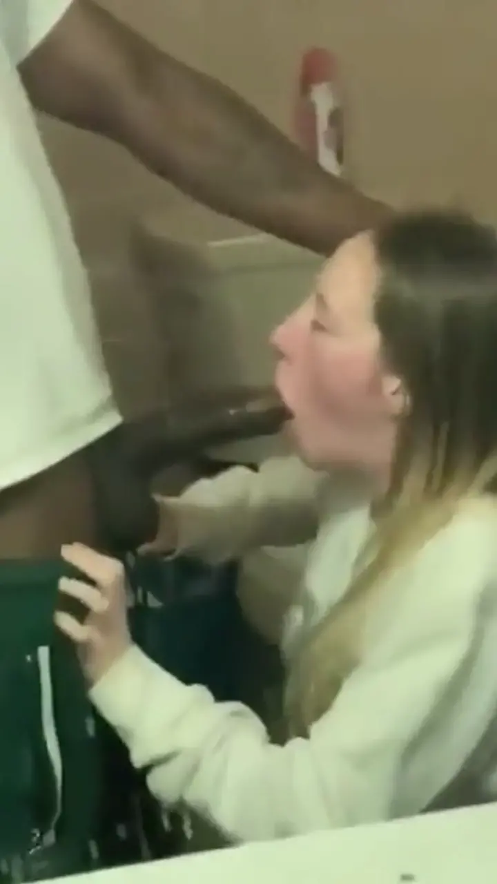 Someone's wife at "work" WhiteGirl_Sucking_BBC
