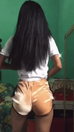 @diiix_mariana shaking her tight ass