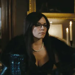 sienna miller -12/81 -5'5''- 34-25-35''- 32b-bra - 115lbs - 8-shoe, pretty babe cunnilingus! -yum! yum!