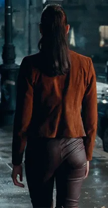 gal gadot - tight ass leather!
