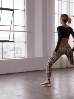 hot brunette babe amazing twerk dance nice ass