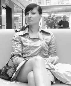jeny smith shows off her vag at the mall