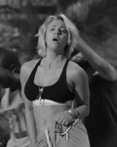 kaley cuoco’s great abs gif