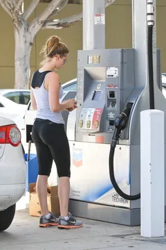 jennifer lawrence yoga pants booty