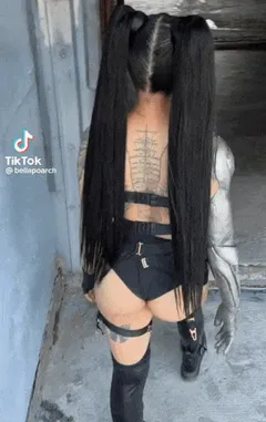follow her ass!
