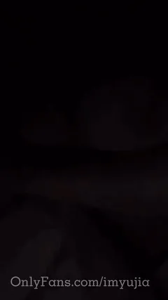 imyujia leak rubs her nipples at night