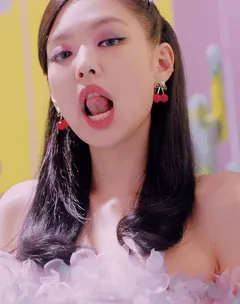 jennie beauty tongue