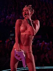 sweet slut miley cyrus shaking her ass