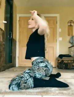she knows how to work that little ass
