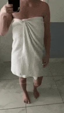 i know you were watching in the bath son. here's a better view. do you like how mommy looks?