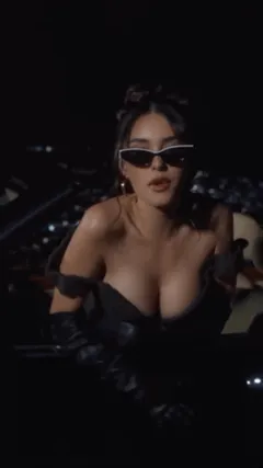 madison beer with her titties nearly popping out