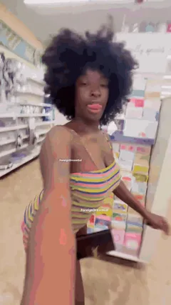 Twerking in store GyattAss