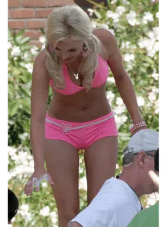 anna faris in booty shorts