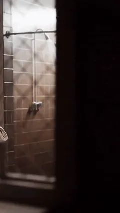 Elizabeth Olsen taking a shower 🚿