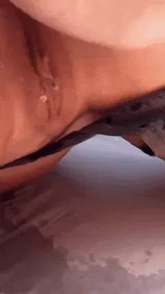 leolulu squirts all over bed