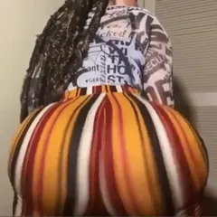 hot black babe raychiel jiggles her butt