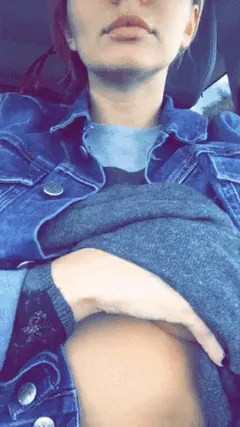 driving tit flash selfie