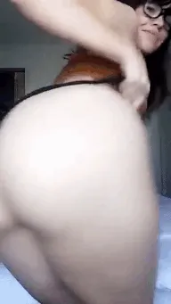flawless pawg babe shows her ass