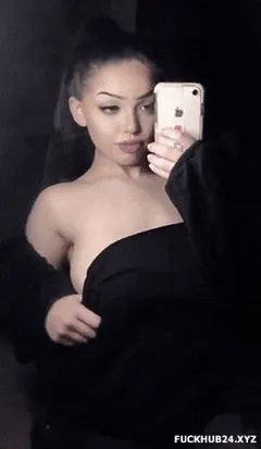gorgeous beauty flashing boobs