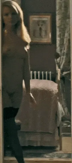 margot robbie in the slomo buff