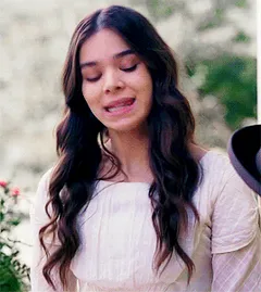 hailee seinfeld  dickinson
