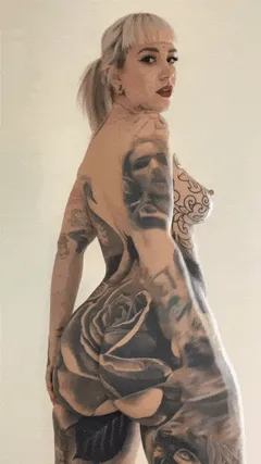 hot tattooed ass!