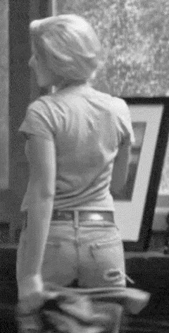 scarlett johansson bounces & jiggles (nice jeans!)