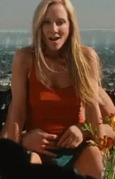 anne heche - 5/69 -5'5''- 32c-24-30''- 115lbs - 9-shoe, sweet cunnilingus! - yum! yum!