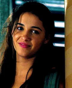 cute naomi scott