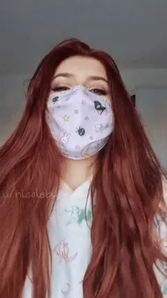 masked babe shows her big tits
