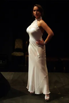 milana vayntrub      the young girl on the phone spot