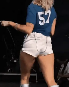 miley cyrus sweet ass walk