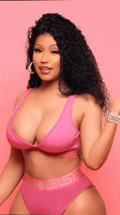 nicki minaj looking sexy