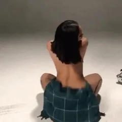 sexy ebony twirling that ass