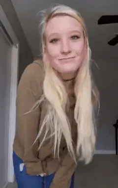 sarah shaye reveals her ju!cy natural tits