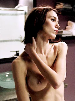 christy carlson romano -3/84 -5'7''- 34-24-34''- 34c-bra - 123lbs - 7.5-shoe, italian dirty wet cunnilingus! -yum! yum!