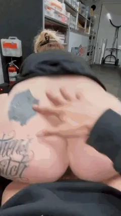 I fuck my co worker 😈 in the back of the work truck 👅