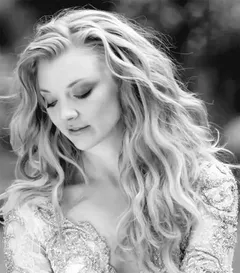 natalie dormer  -  best off-smile....kiss! kiss!