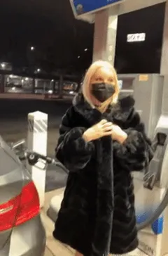 simonilicious public flashing