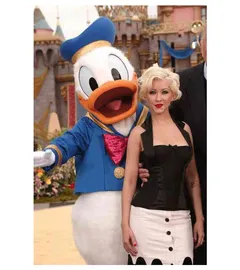 donald duck likes christina aguilera (le acerca la cola, ala!)