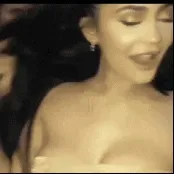 kylie jenner throat